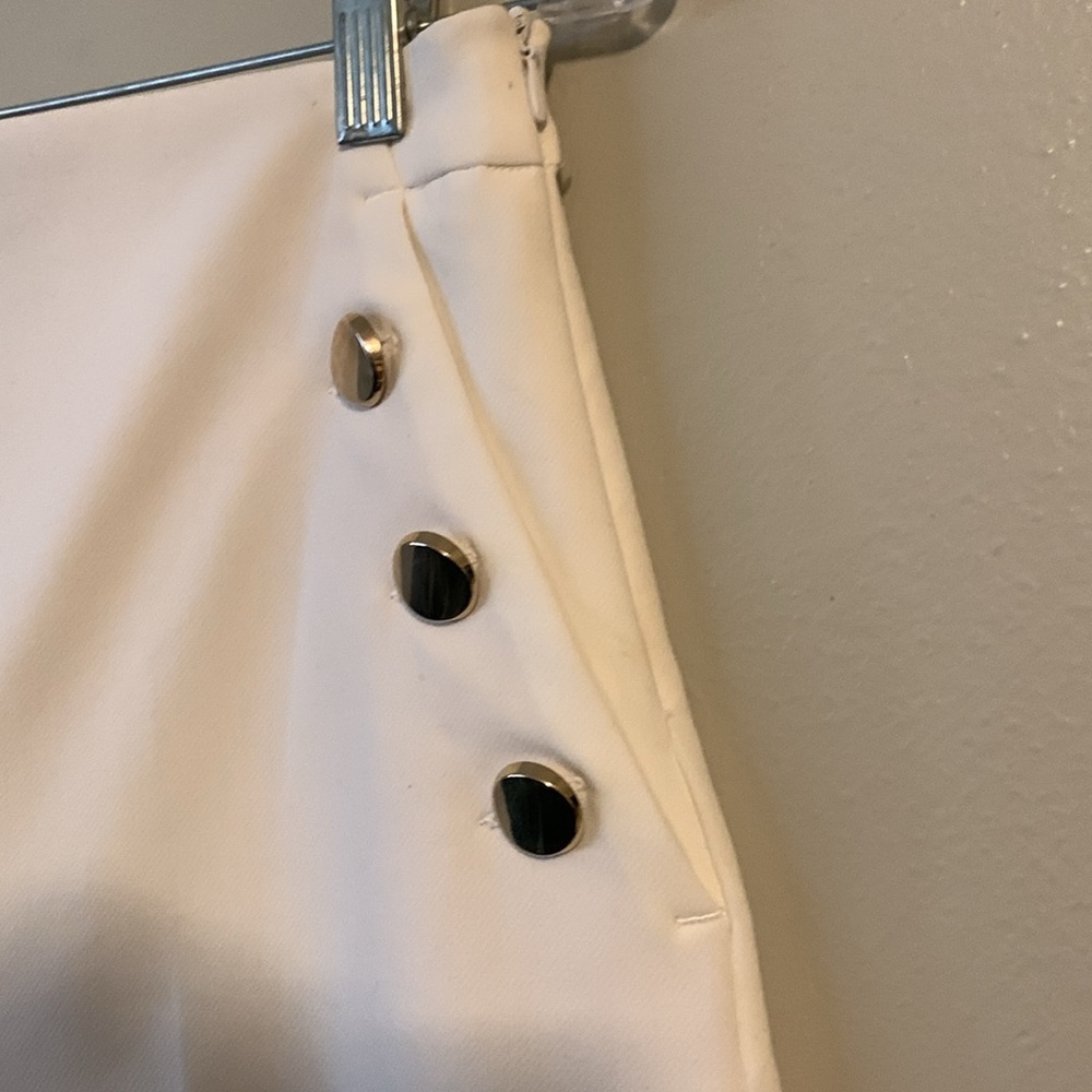 Zara Women’s White Shorts with Gold Buttons Size NWT - Picture 3 of 12